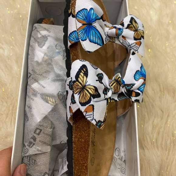 ✨Black Friday sale ✨ Butterfly bow slides - Picture 3 of 4